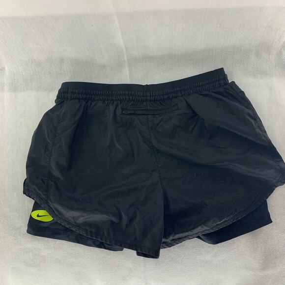 Nike Womens Black Training Shorts with Tights Interior Size Medium - Picture 2 of 6